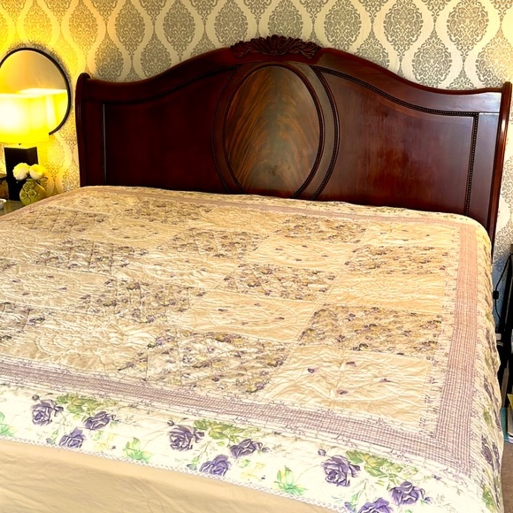 Twin Quilt purple floral and cream pattern with scallop hem.